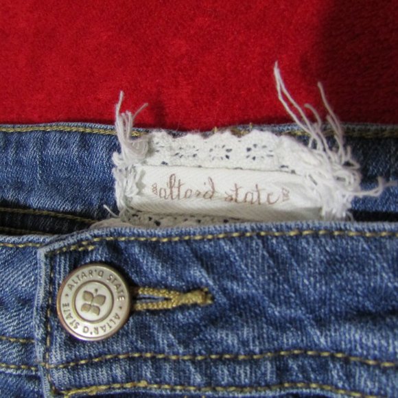 Altar'd State Jean Shorts Hippie King Lace Distressed sz 29/9 - Picture 3 of 5